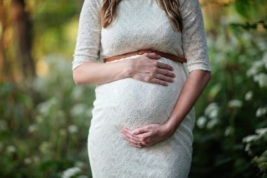 pregnant woman photoshoot